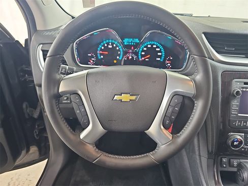 Used 2017 Chevrolet Traverse LT image 22