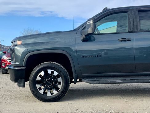 Used 2020 Chevrolet Silverado 2500 Custom w/ Custom Value Package image 10