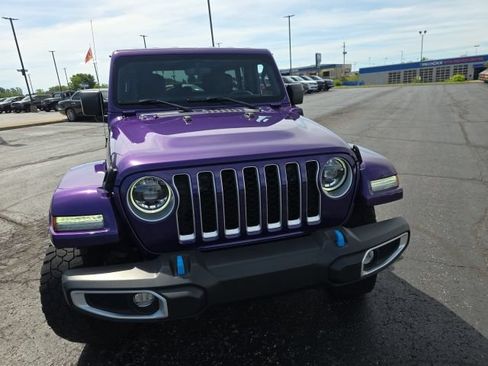 Used 2023 Jeep Wrangler Unlimited Sahara w/ Cold Weather Group AWD/4WD image 9
