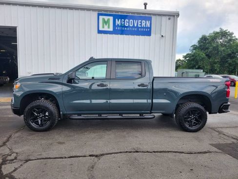 Used 2025 Chevrolet Silverado 1500 Custom Trail Boss w/ LPO, Dark Essentials Package AWD/4WD image 2