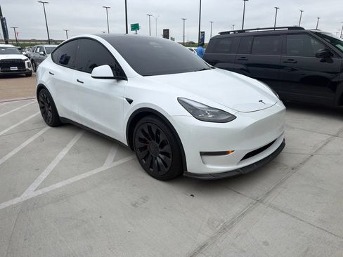 Used 2024 Tesla Model Y Performance AWD/4WD image 3