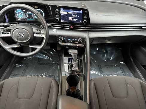 Used 2021 Hyundai Elantra SEL w/ Convenience Package image 3