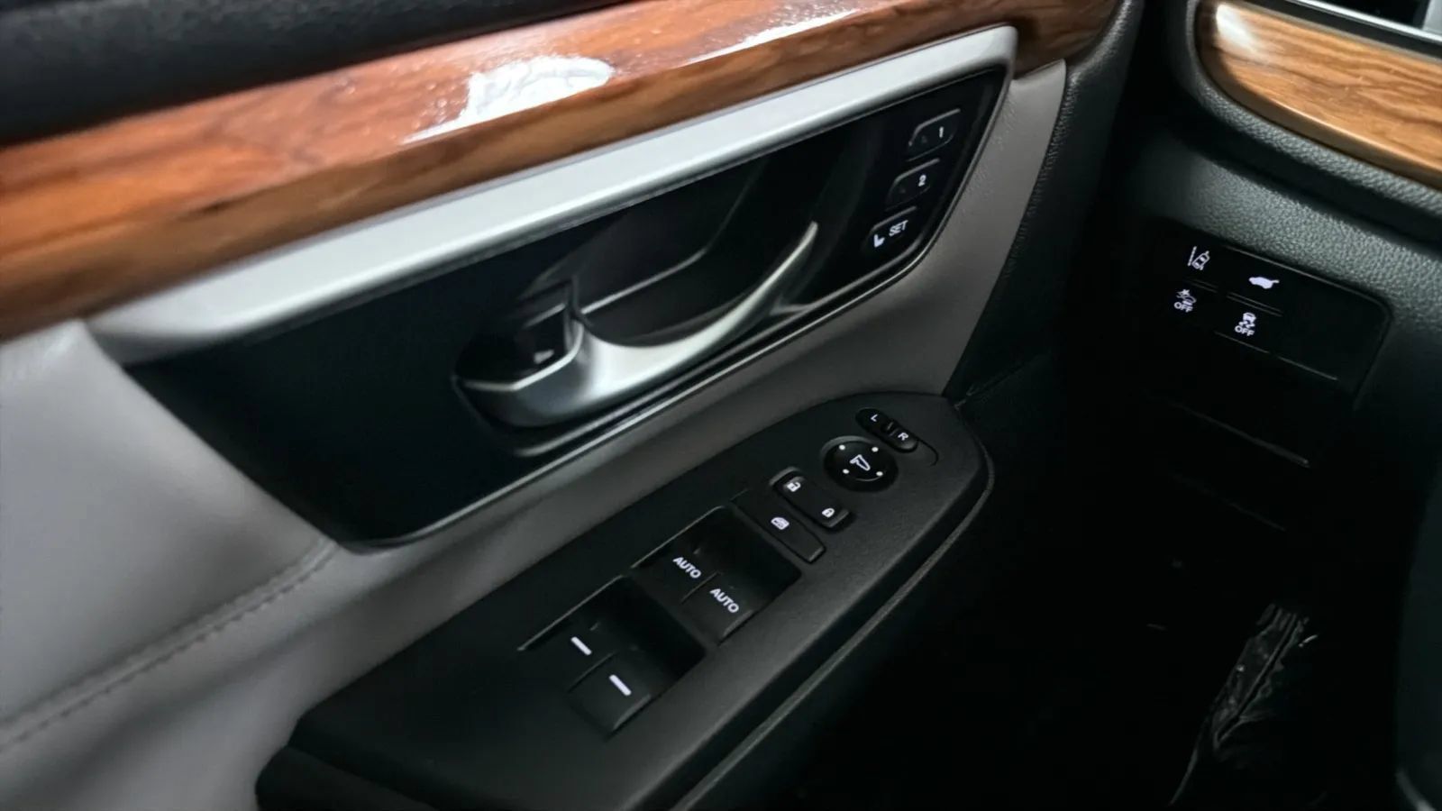Used 2017 Honda CR-V EX-L image 15