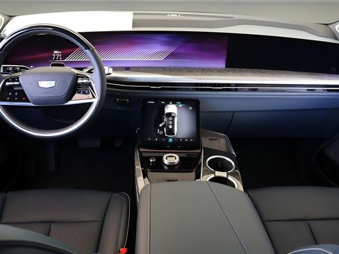 New 2025 Cadillac Escalade IQ Luxury 2 w/ LPO, Radiant Package image 15