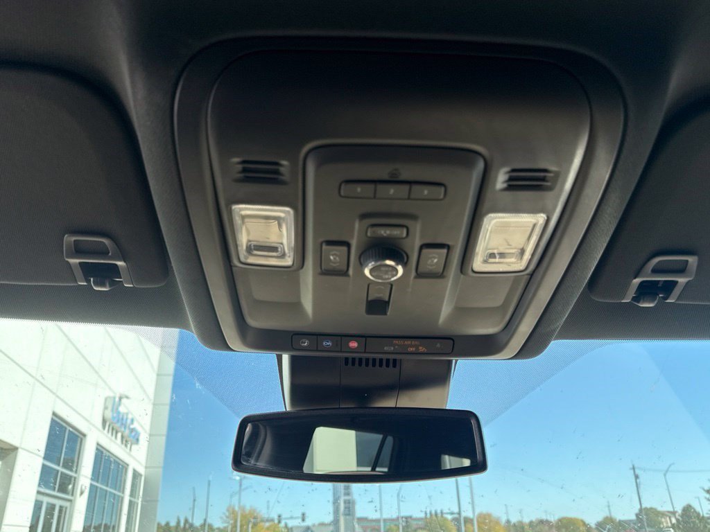 Used 2023 Chevrolet Tahoe Premier AWD/4WD image 29