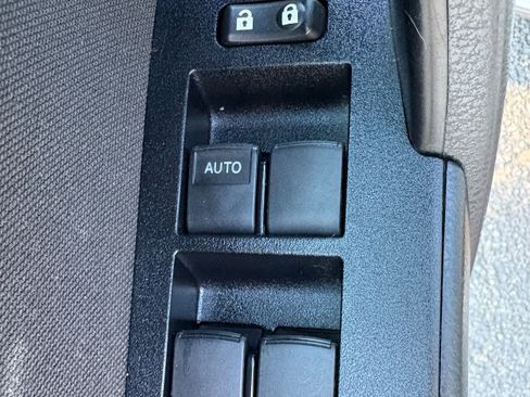 Used 2014 Toyota Corolla LE FWD image 23