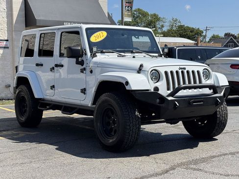 Used 2012 Jeep Wrangler Unlimited Sahara w/ Dual Top Group AWD/4WD image 12