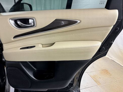 Used 2019 INFINITI QX60 Luxe w/ Essential Package image 16