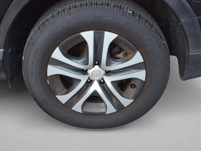 Used 2018 Toyota RAV4 LE FWD image 16