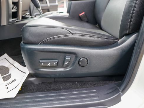 Used 2022 Toyota 4Runner SR5 Premium w/ Moonroof Package AWD/4WD image 43