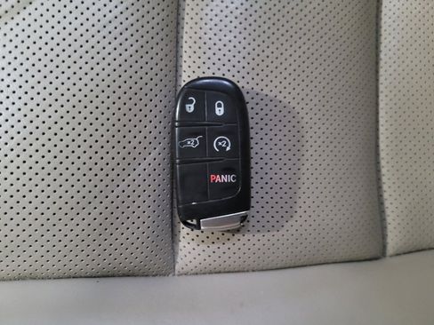 Used 2019 Jeep Grand Cherokee Overland image 32