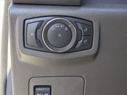 Used 2021 Ford Expedition XLT image 11