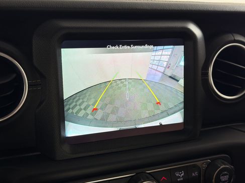 Used 2020 Jeep Wrangler Unlimited Sahara AWD/4WD image 20