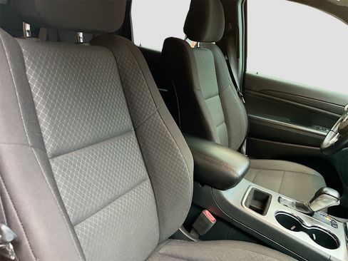 Used 2019 Jeep Grand Cherokee Laredo image 26