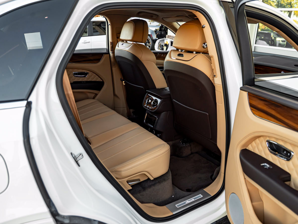 Used 2023 Bentley Bentayga AWD/4WD image 37