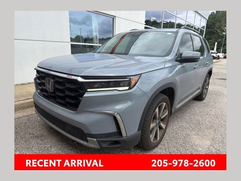 Used 2023 Honda Pilot Touring image 1