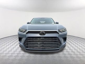 Used 2024 Toyota Grand Highlander XLE video 2