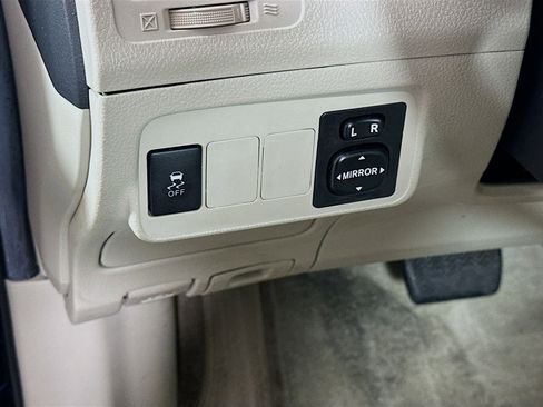 Used 2013 Toyota Corolla LE image 16