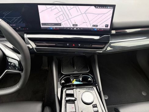 Used 2026 BMW 530i xDrive AWD/4WD image 11
