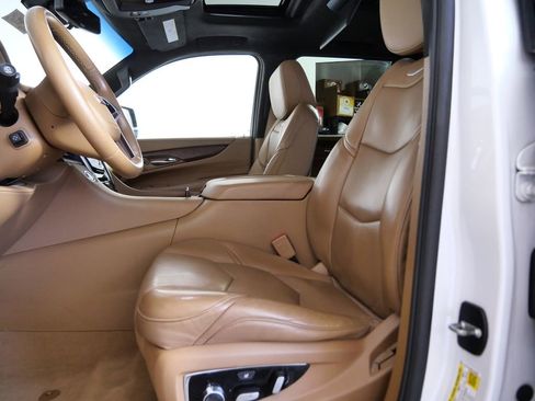 Used 2017 Cadillac Escalade Platinum image 18