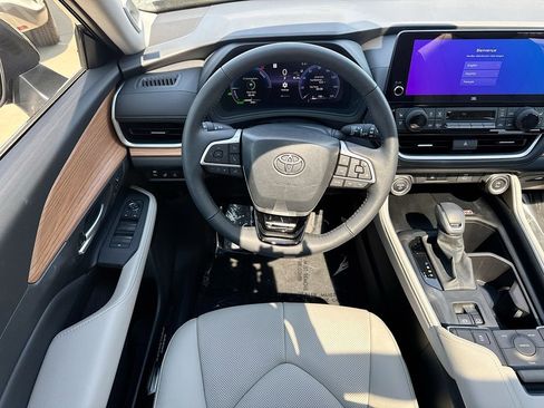 Used 2025 Toyota Grand Highlander Limited image 11