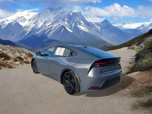 Used 2024 Toyota Prius LE image 3