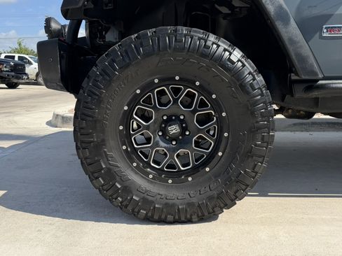 Used 2013 Jeep Wrangler Unlimited Rubicon AWD/4WD image 20