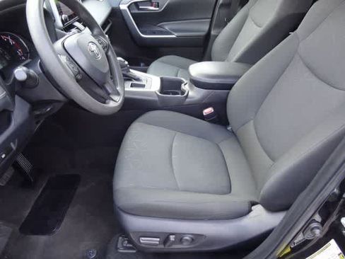 Used 2024 Toyota RAV4 XLE FWD image 6