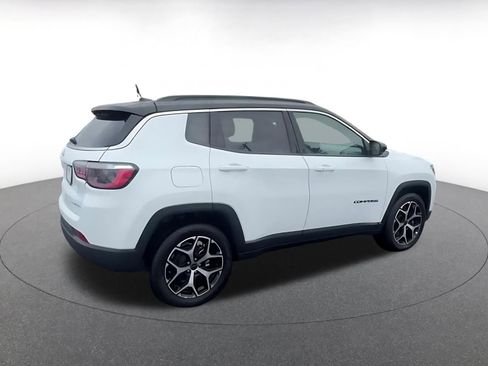 Used 2025 Jeep Compass Limited image 15