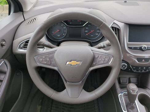 Used 2018 Chevrolet Cruze LT w/ Convenience Package FWD image 22