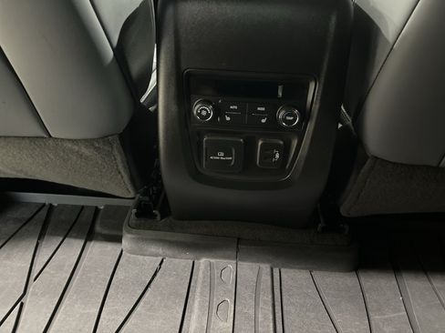 Used 2023 Buick Enclave Premium AWD/4WD image 13