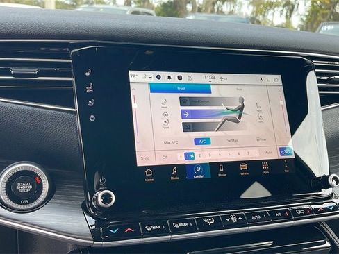 Used 2024 Jeep Wagoneer Series II w/ Flexible Seating Group image 34