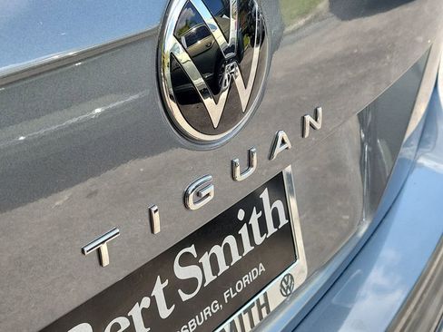 Used 2023 Volkswagen Tiguan SE R-Line image 6