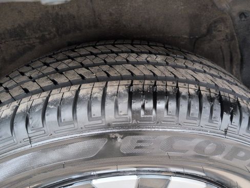 Used 2018 Toyota RAV4 LE image 21