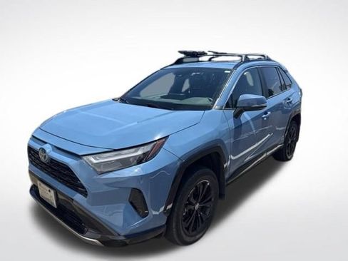 Used 2022 Toyota RAV4 SE w/ Convenience Package AWD/4WD image 4
