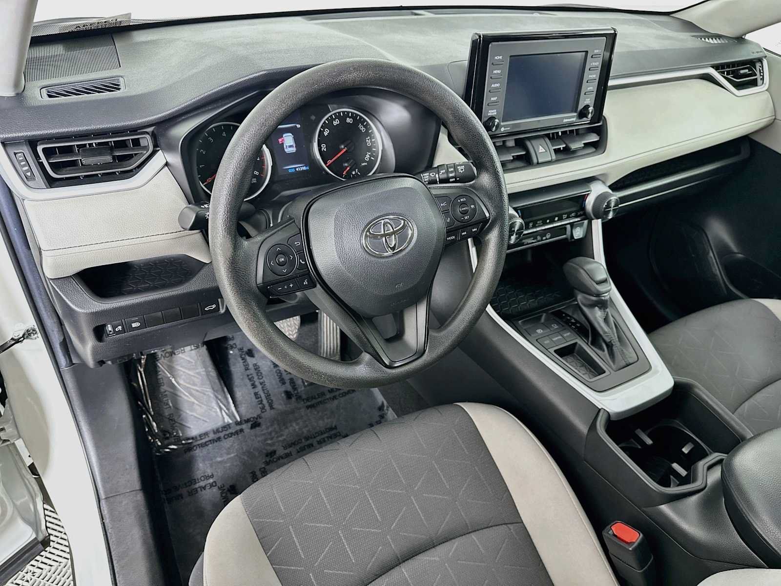 Used 2022 Toyota RAV4 XLE w/ Convenience Package FWD image 9