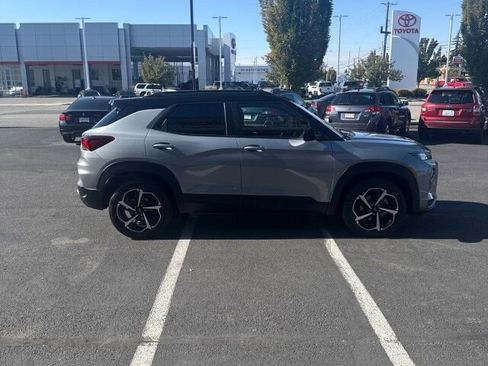 Used 2023 Chevrolet TrailBlazer RS w/ Technology Package image 3