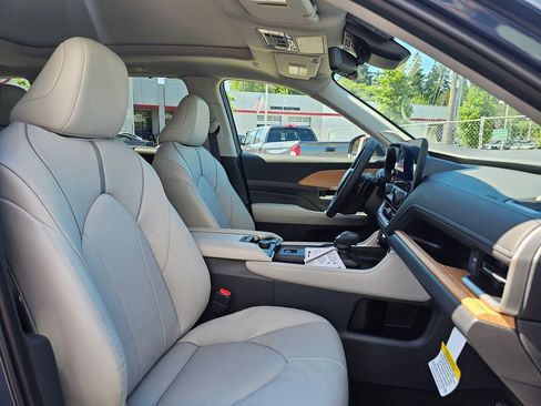 New 2026 Toyota Grand Highlander AWD image 10