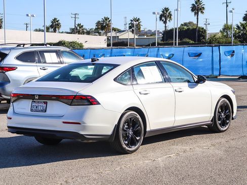 Certified 2025 Honda Accord SE image 9