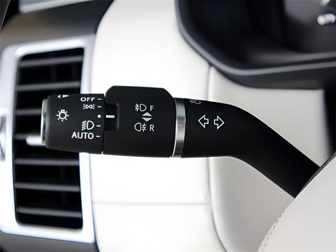 New 2025 Land Rover Discovery Metropolitan Edition image 74