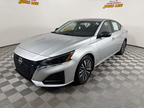 Certified 2024 Nissan Altima 2.5 SV FWD image 1