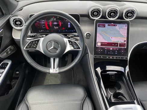 Used 2025 Mercedes-Benz GLC 300 image 30