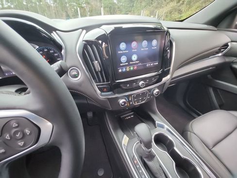 Used 2023 Chevrolet Traverse LT w/ Midnight/Sport Edition image 17