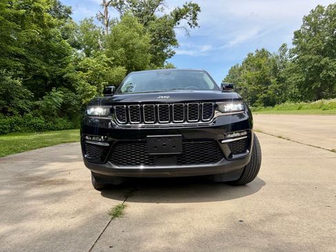 Used 2023 Jeep Grand Cherokee Limited AWD/4WD image 8