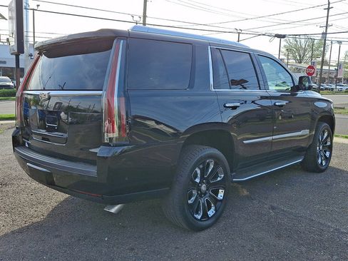Used 2020 Cadillac Escalade Premium Luxury AWD/4WD image 5