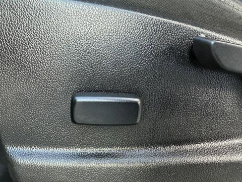 Used 2022 Chevrolet Colorado LT w/ Fleet Safety Package image 21