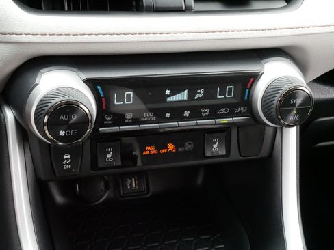 Used 2025 Toyota RAV4 XLE w/ Convenience Package AWD/4WD image 23