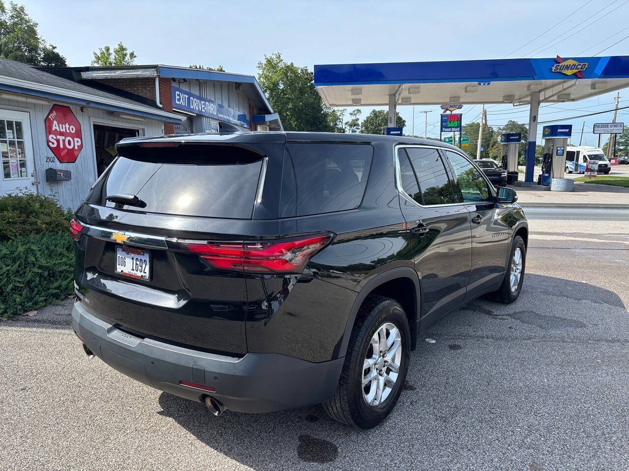 Used 2022 Chevrolet Traverse LS AWD/4WD image 3