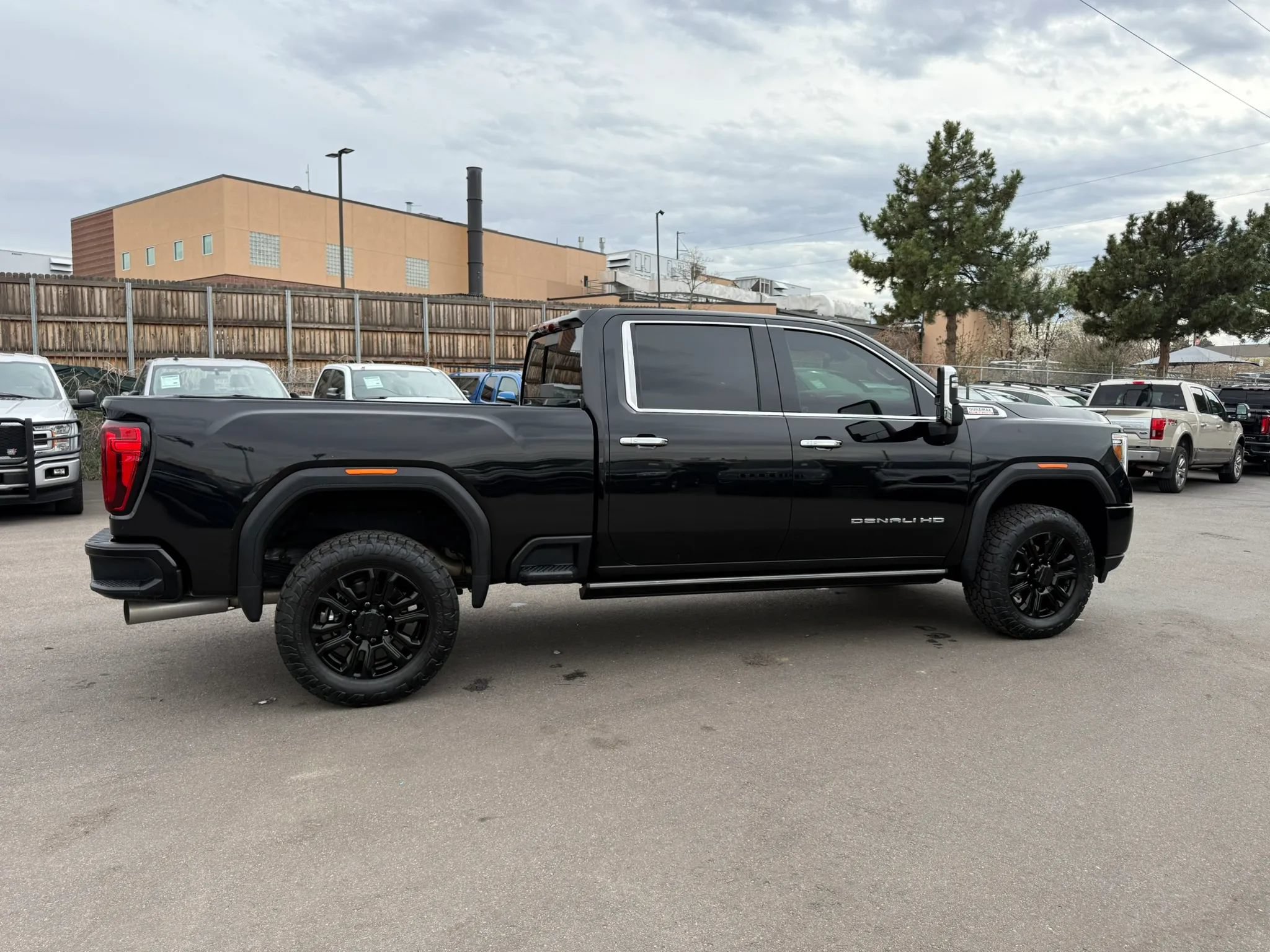Used 2022 GMC Sierra 2500 Denali w/ Denali Black Diamond Edition AWD/4WD image 9