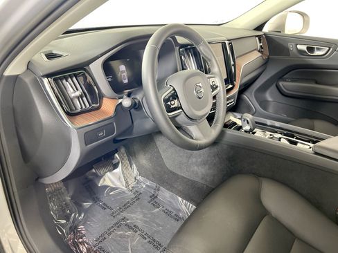 Used 2023 Volvo XC60 B5 Plus w/ Climate Package AWD/4WD image 9